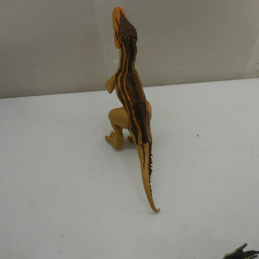 Jurassic World Mattel Roar Attack Metriacanthosaurus Dinosaur Action Figure Tan